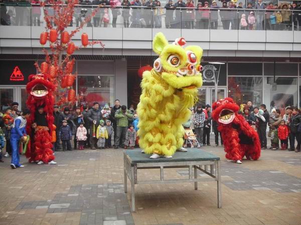 北京首创奥特莱斯春节舞龙舞狮演出
