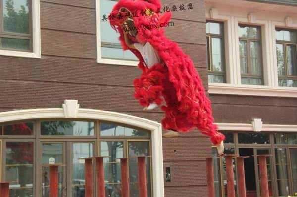 中国舞狮子的来历+吴桥县观道创意文化杂技团