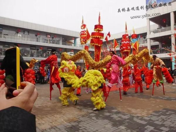 吴桥县观道创意文化杂技团为您推荐老北京天桥舞中幡表演
